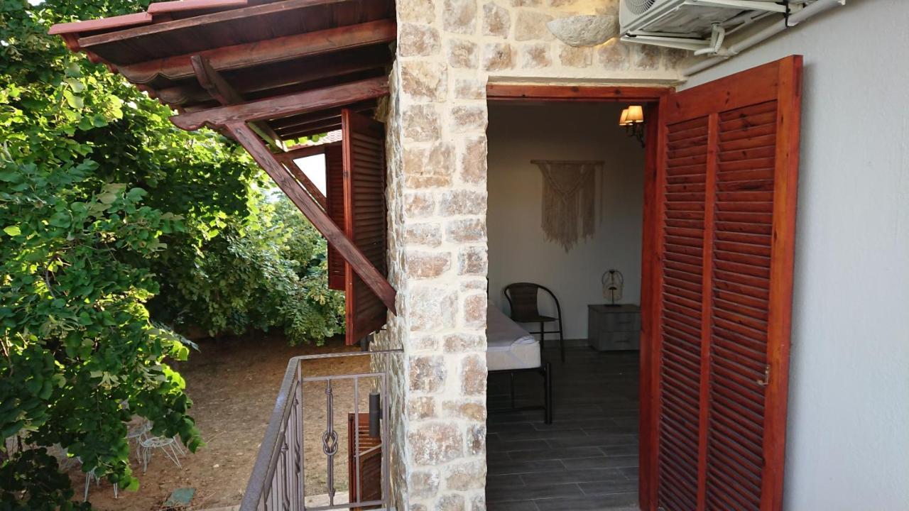 شقة Stone House With Seaview نيا بوتيدايا المظهر الخارجي الصورة