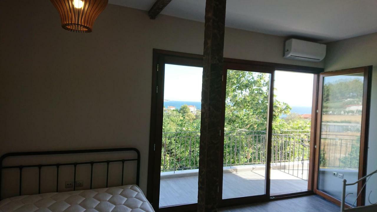 شقة Stone House With Seaview نيا بوتيدايا المظهر الخارجي الصورة