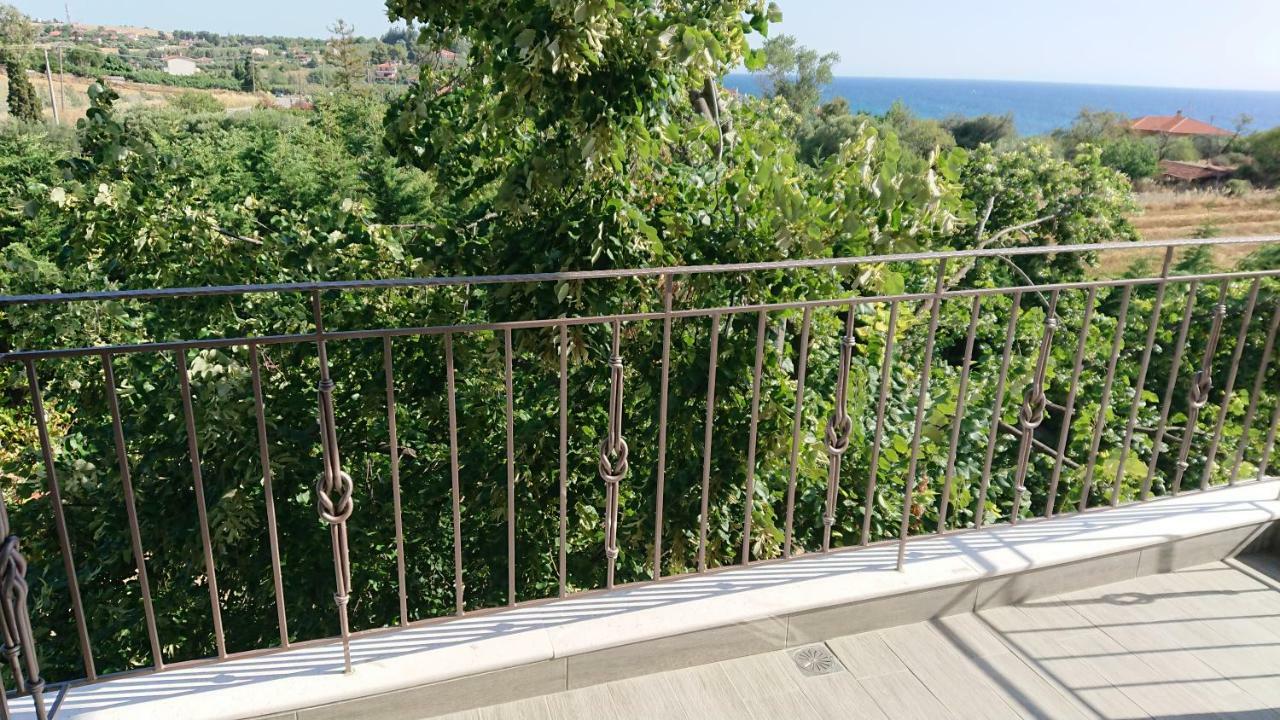 شقة Stone House With Seaview نيا بوتيدايا المظهر الخارجي الصورة