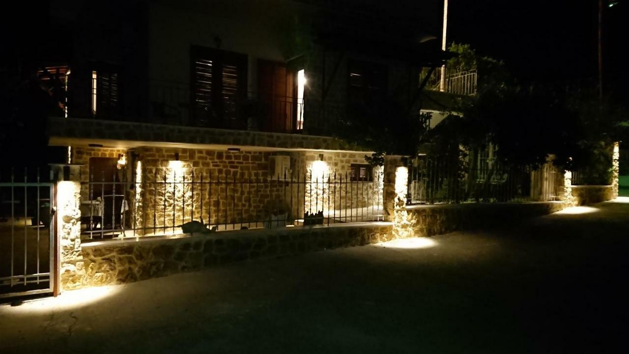 شقة Stone House With Seaview نيا بوتيدايا المظهر الخارجي الصورة