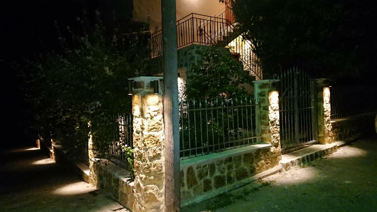 شقة Stone House With Seaview نيا بوتيدايا المظهر الخارجي الصورة