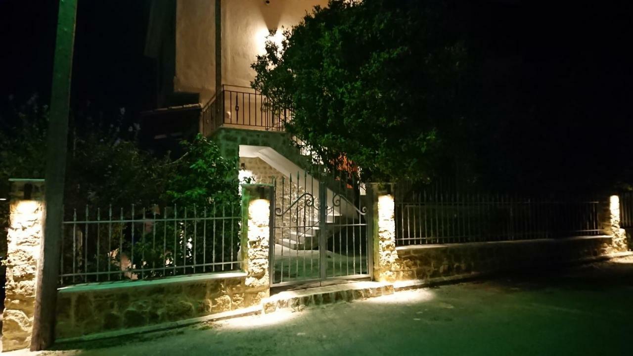 شقة Stone House With Seaview نيا بوتيدايا المظهر الخارجي الصورة