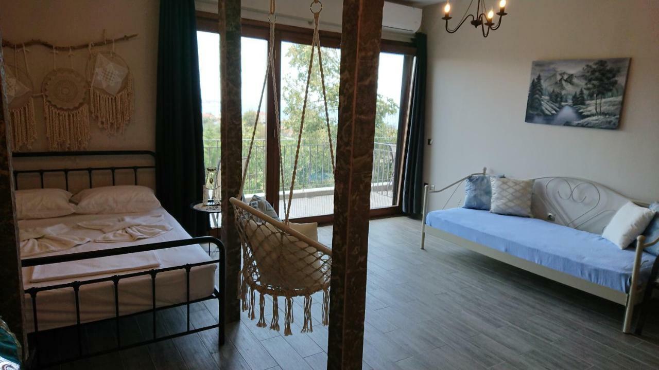 شقة Stone House With Seaview نيا بوتيدايا المظهر الخارجي الصورة