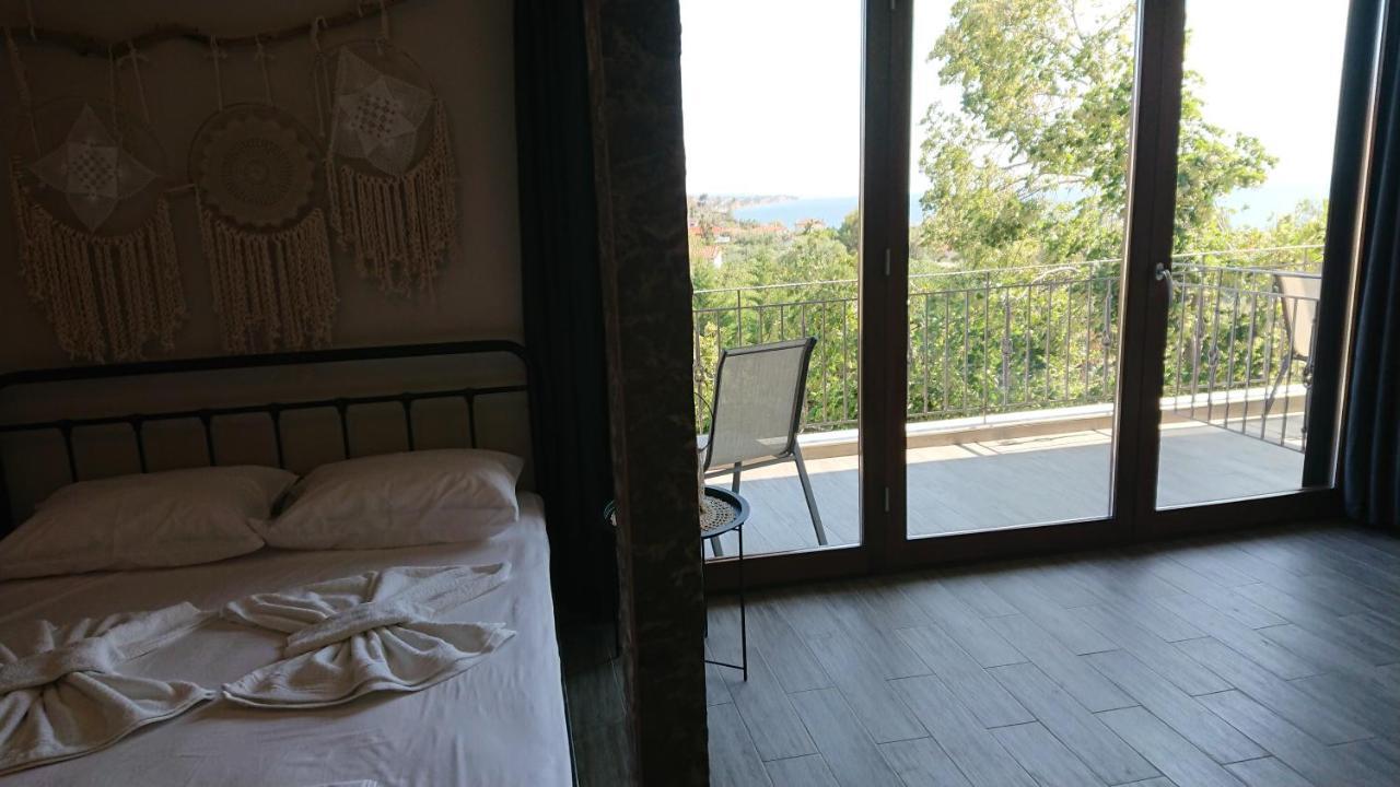 شقة Stone House With Seaview نيا بوتيدايا المظهر الخارجي الصورة